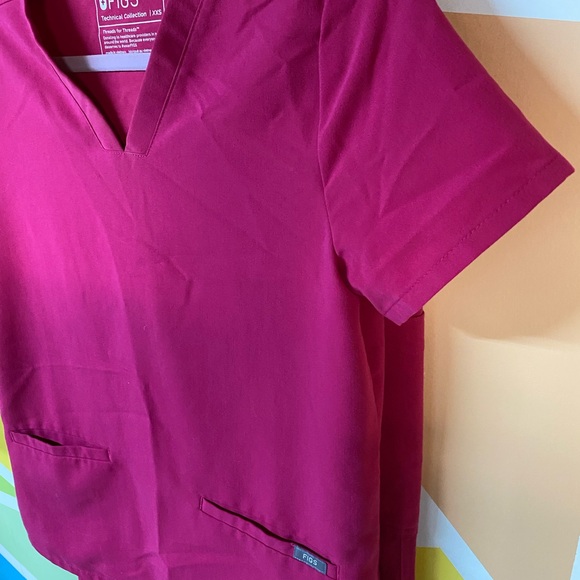 FIGS Technical Collection Magenta Scrub Set top xxs bottom xs/p - Picture 4 of 9